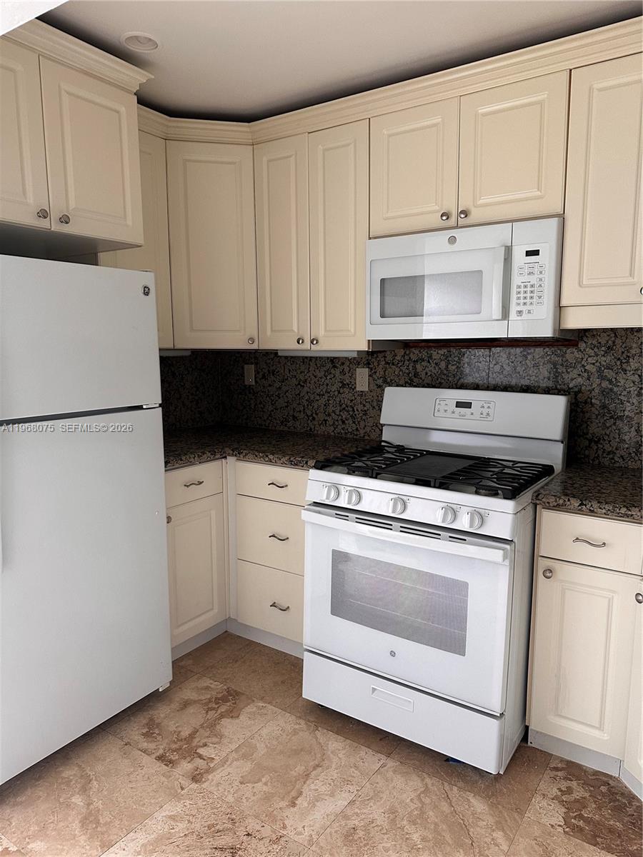 8600 SW 67th Ave # 942