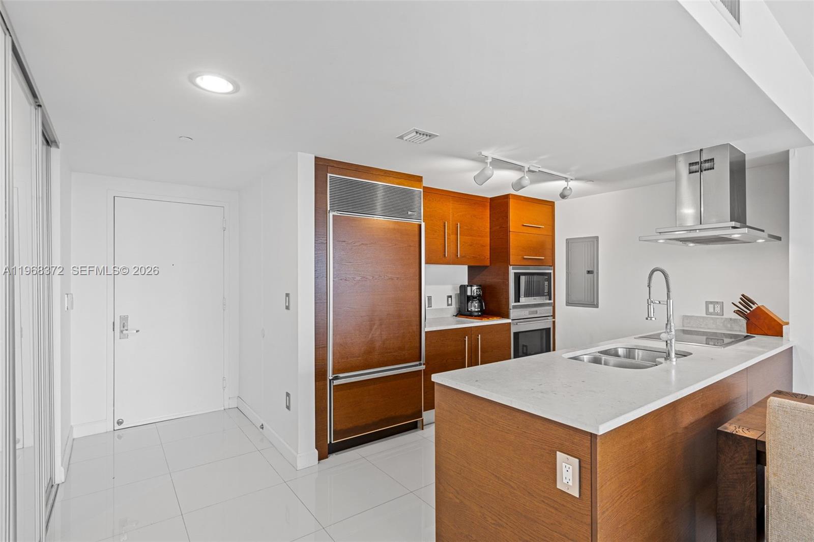 495 Brickell Ave # 905