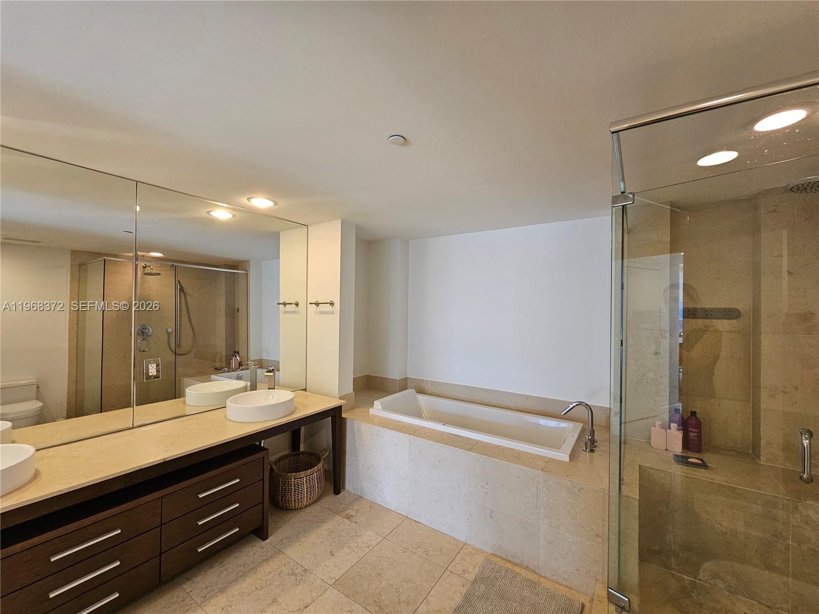 495 Brickell Ave # 905