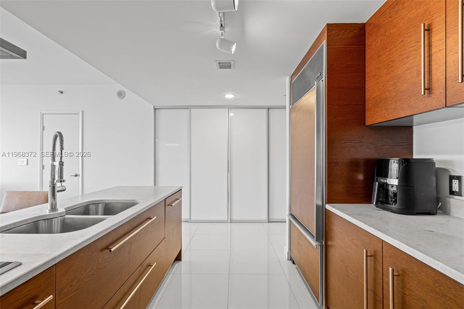 495 Brickell Ave # 905