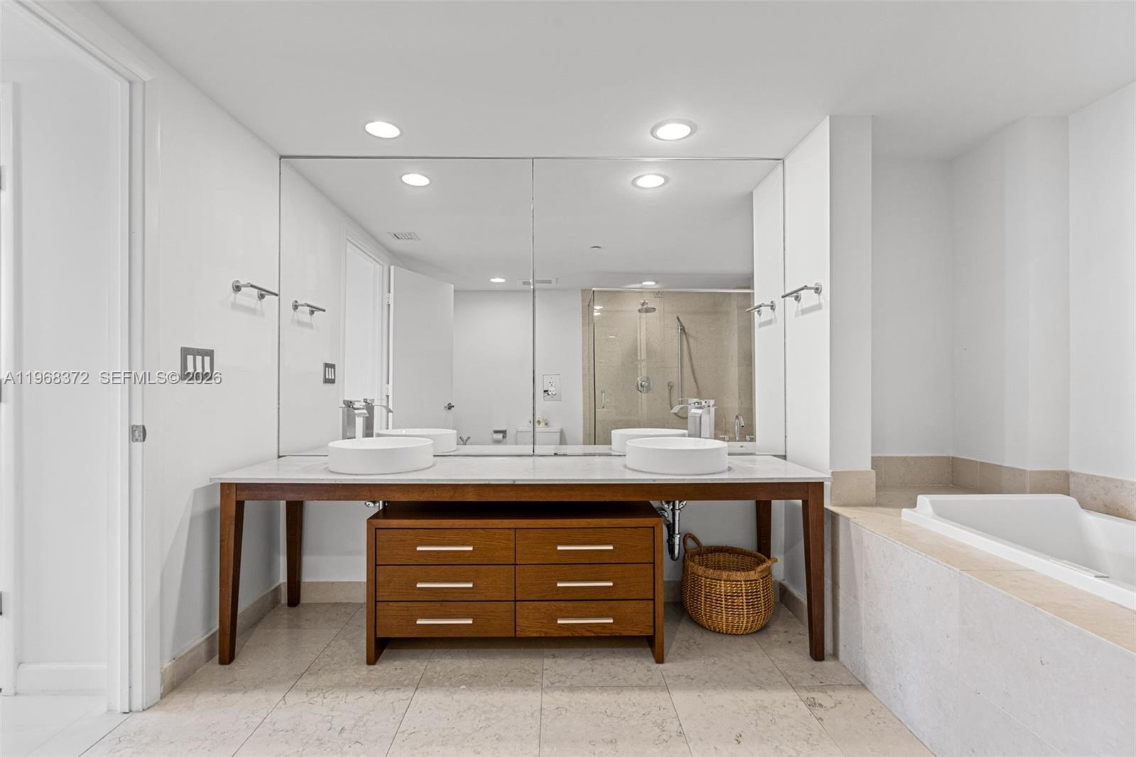 495 Brickell Ave # 905