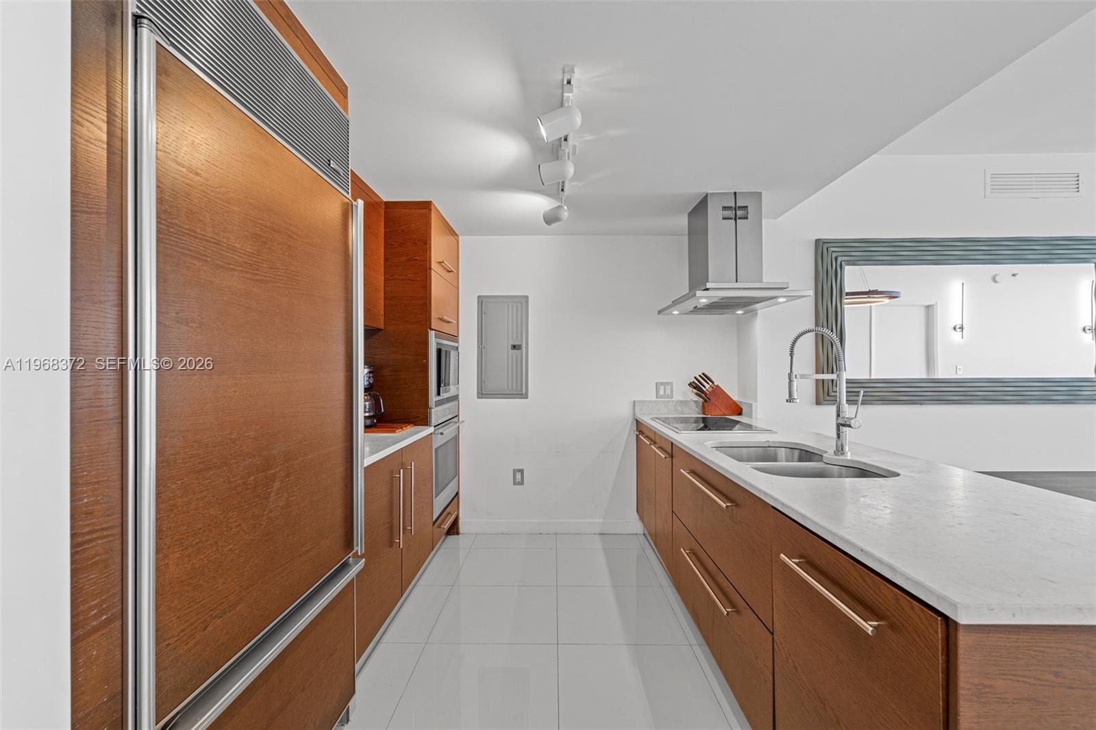 495 Brickell Ave # 905