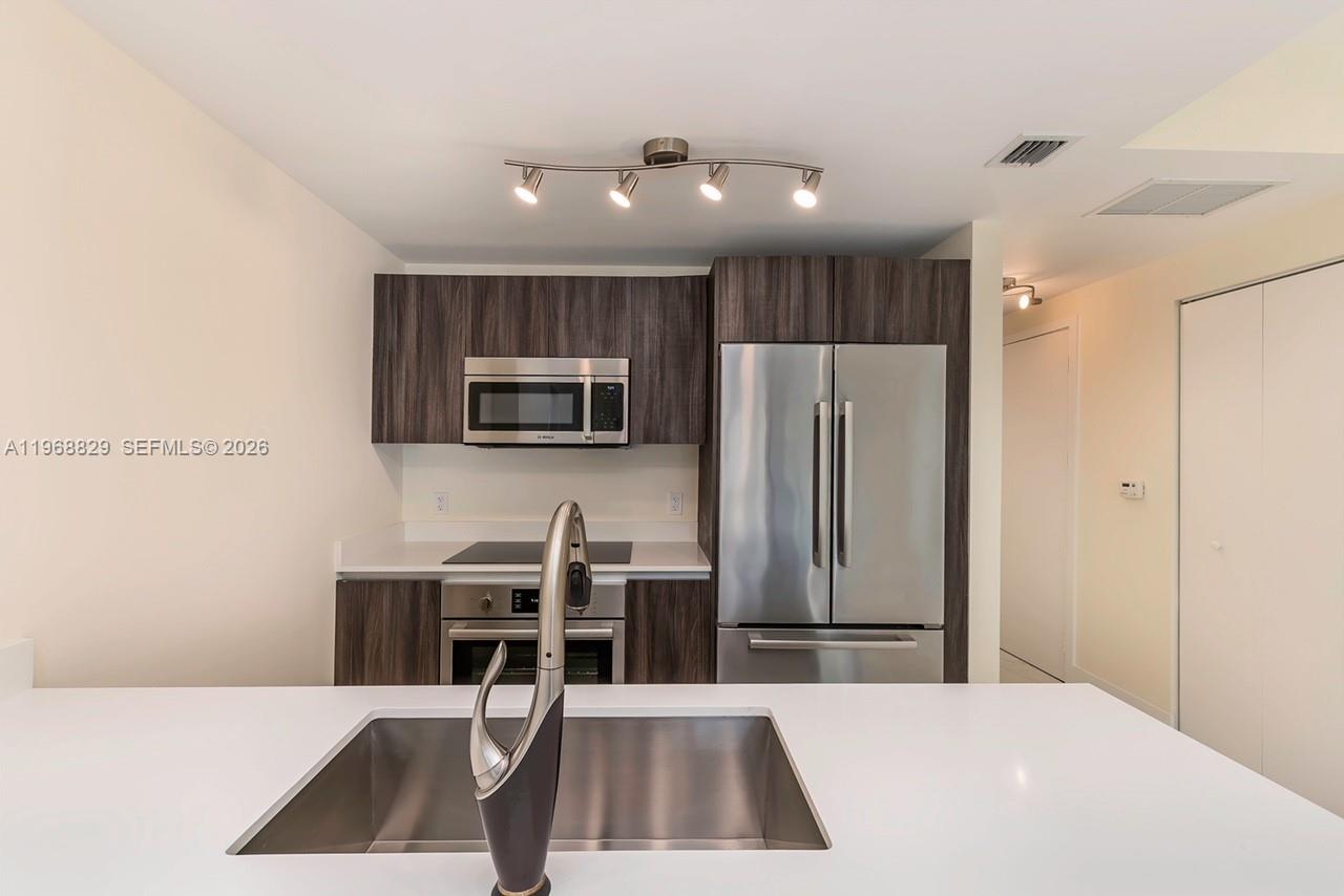 488 NE 18 Street # 1604