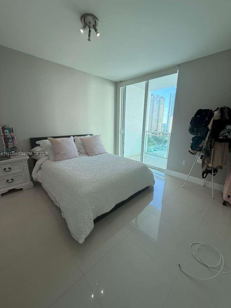 950 Brickell Bay Dr # 1505