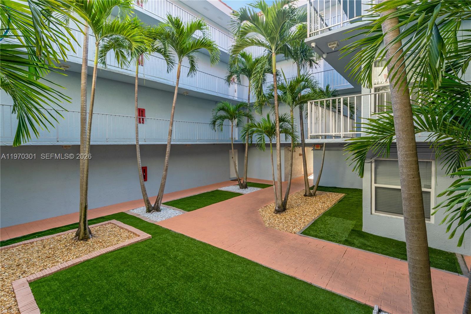 455 S Pine Island Rd # 303C