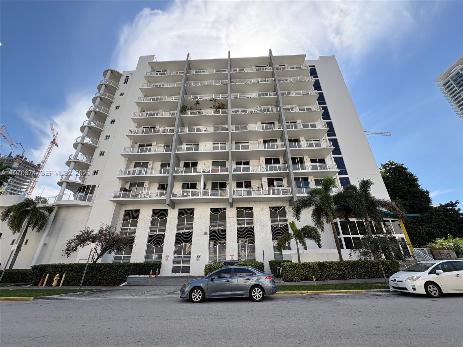 444 NE 30th St # 906