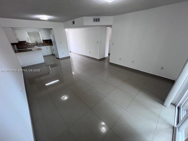 3041 W 76th St # 105 Unit: B-105