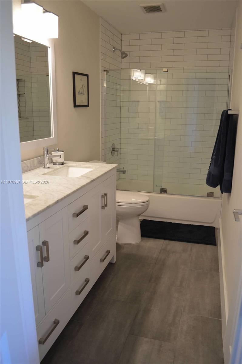 4708 SW 67th Ave # L6