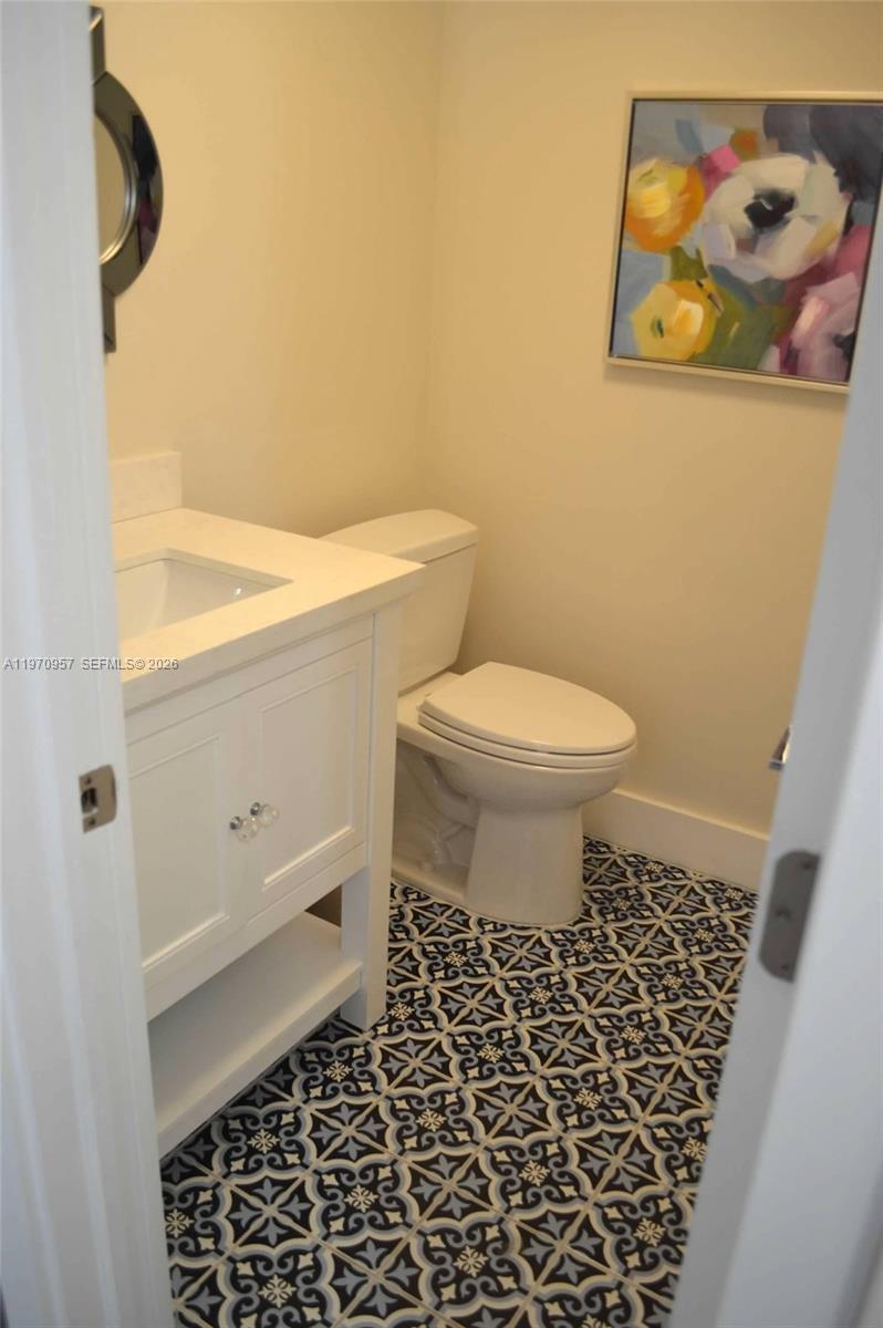 4708 SW 67th Ave # L6