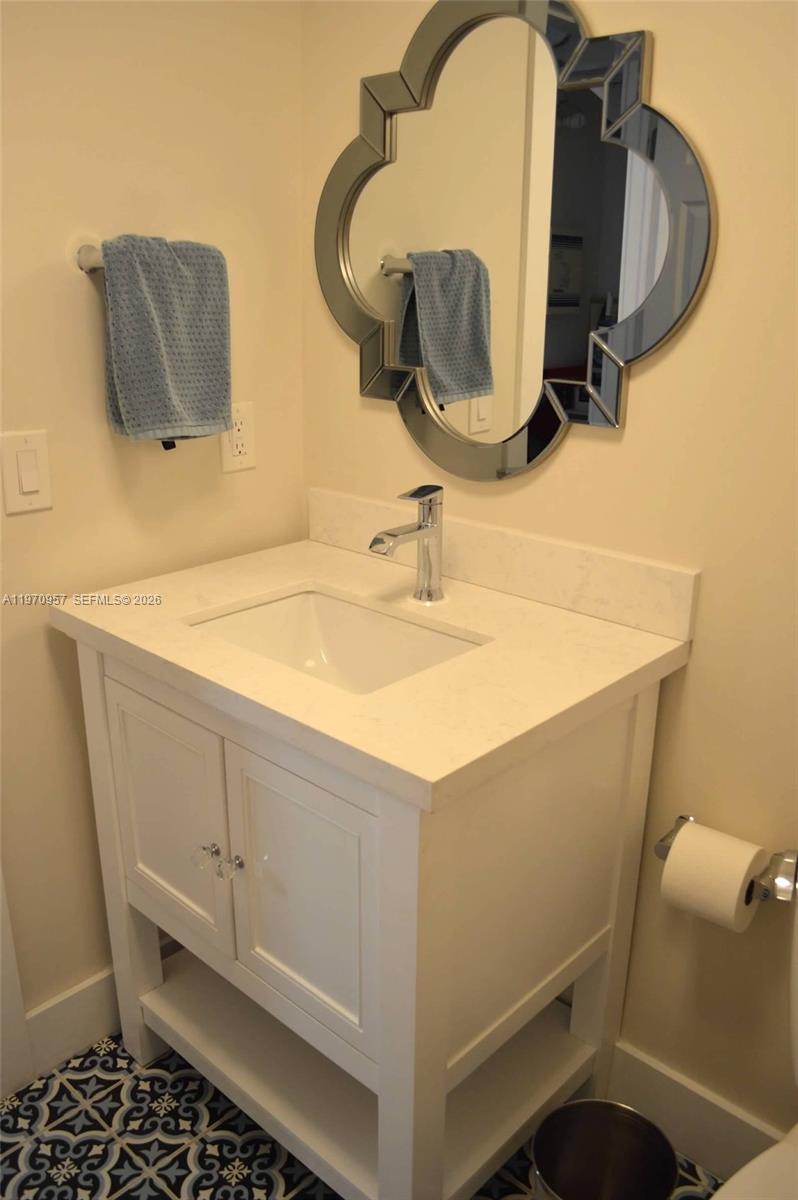 4708 SW 67th Ave # L6