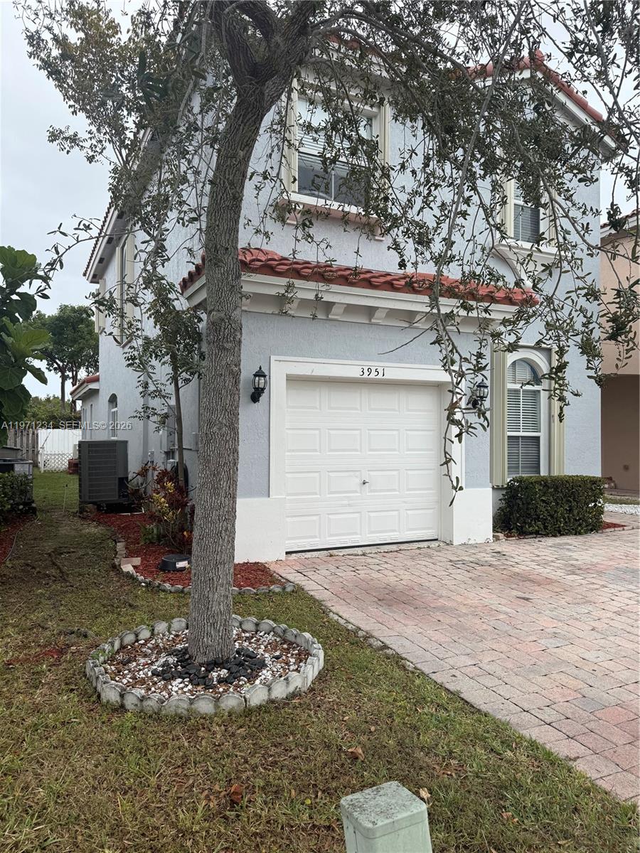 3951 NE 13th Dr