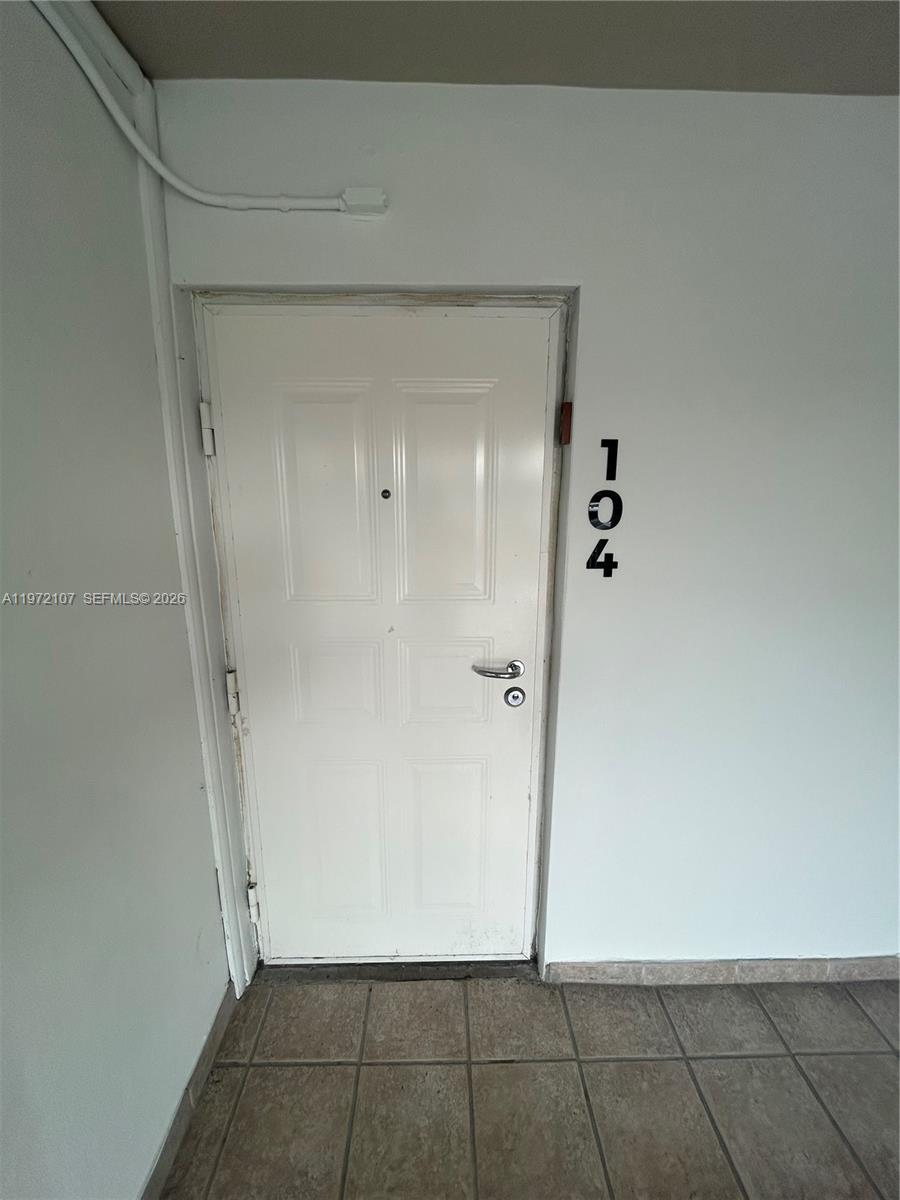 121 Golden Isles Dr # 104