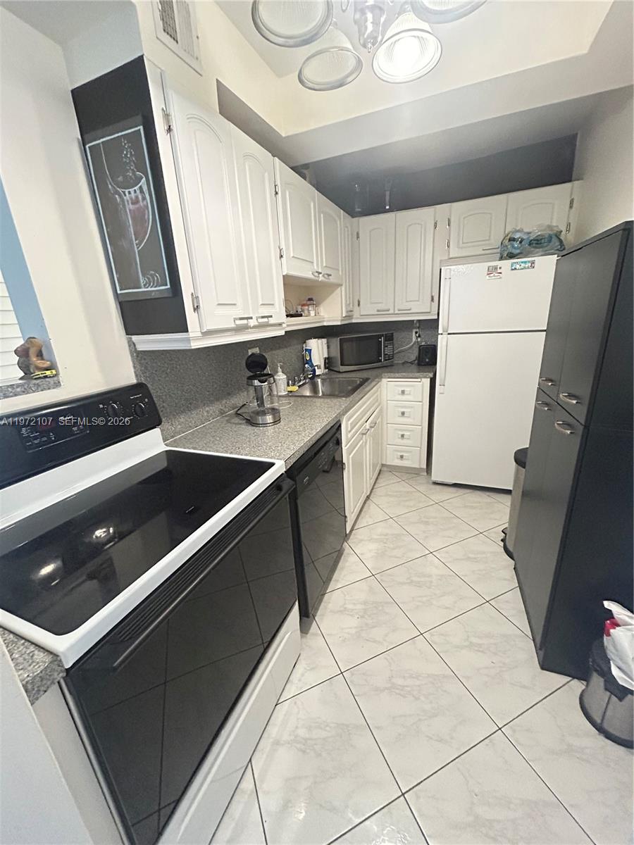 121 Golden Isles Dr # 104