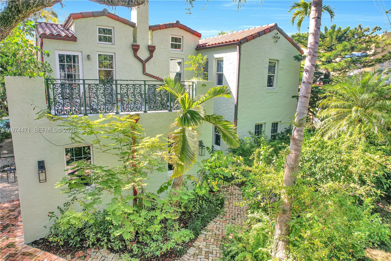 1720 Espanola Dr