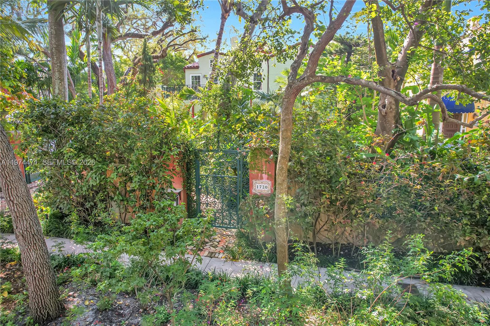 1720 Espanola Dr