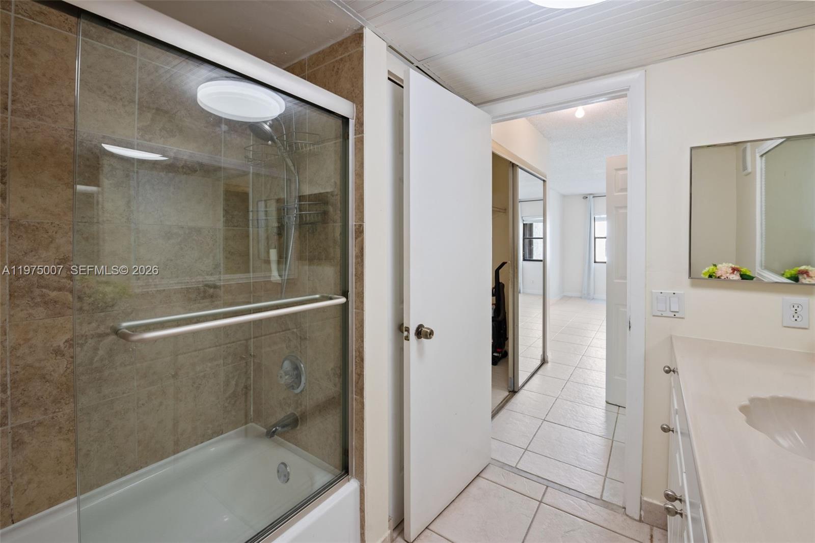 303 Racquet Club Rd # 204