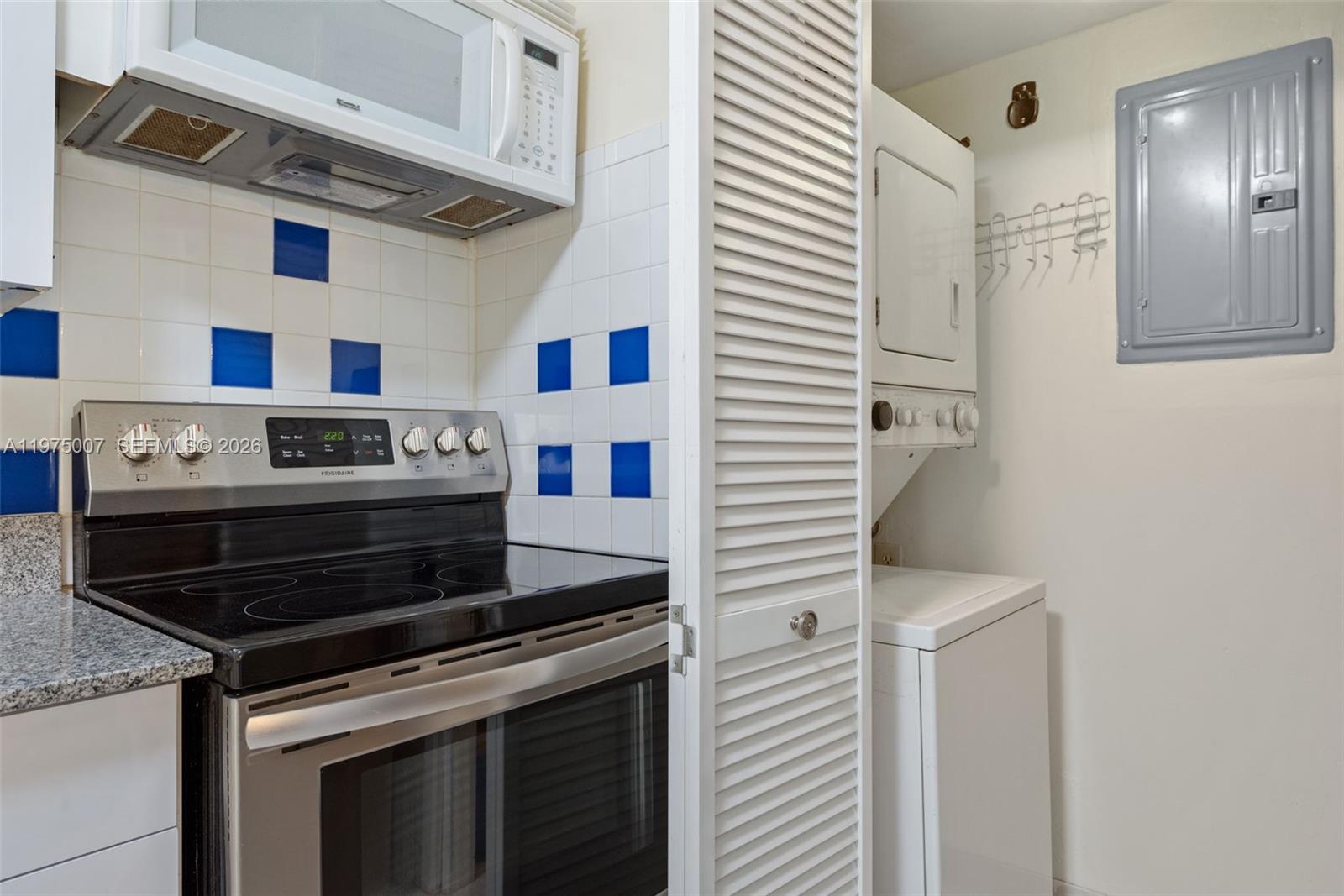 303 Racquet Club Rd # 204