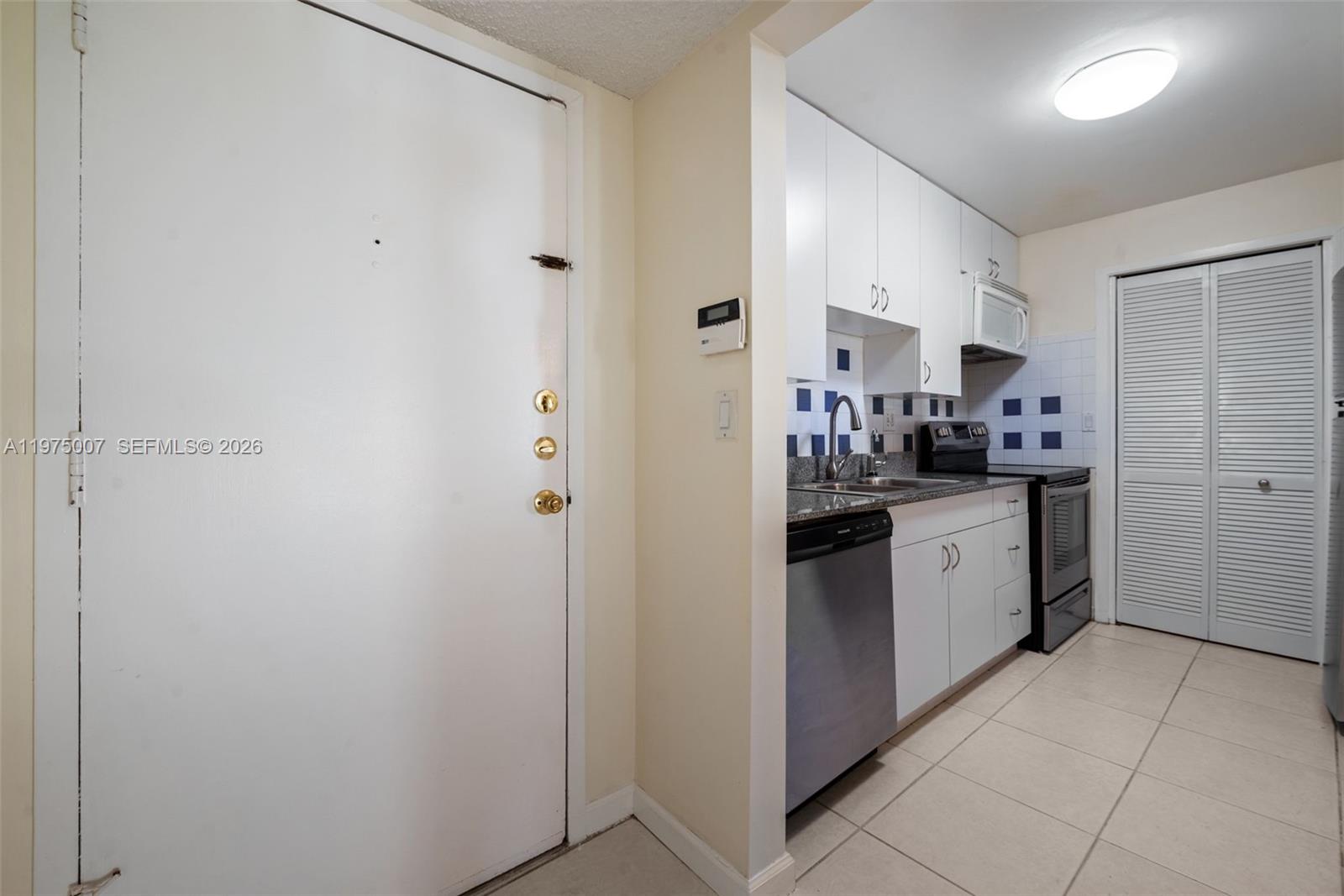 303 Racquet Club Rd # 204