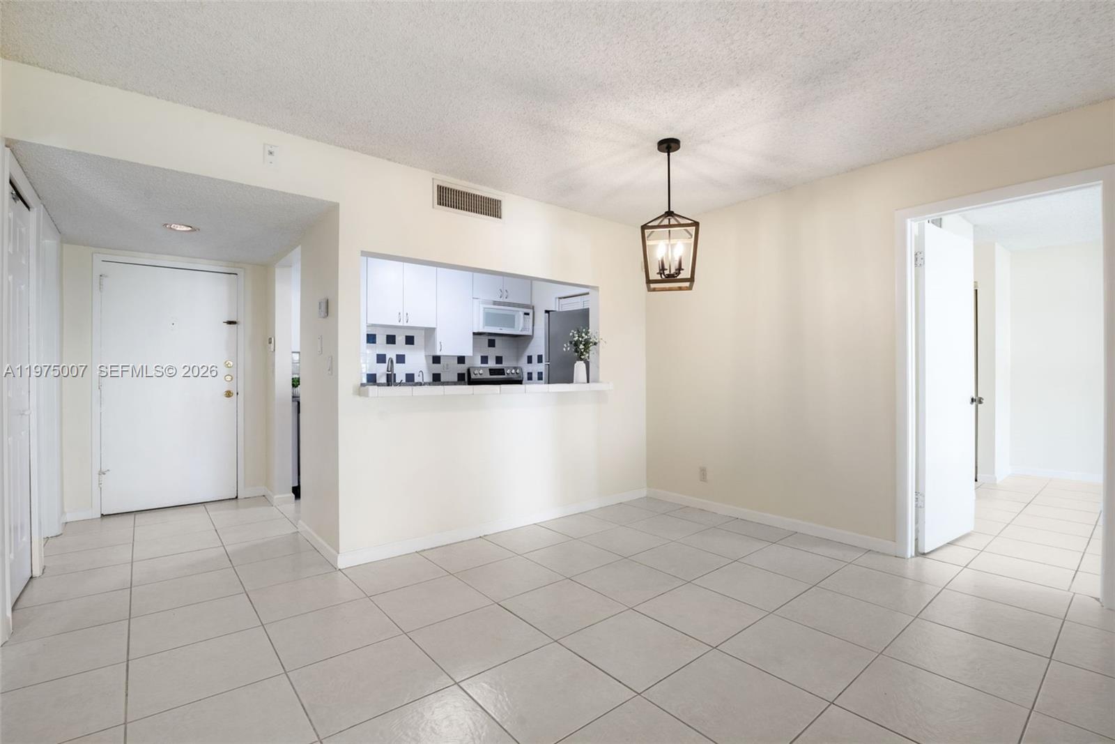 303 Racquet Club Rd # 204