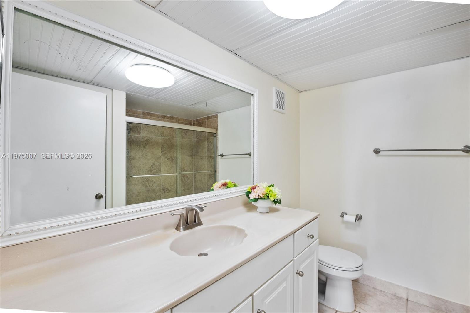 303 Racquet Club Rd # 204