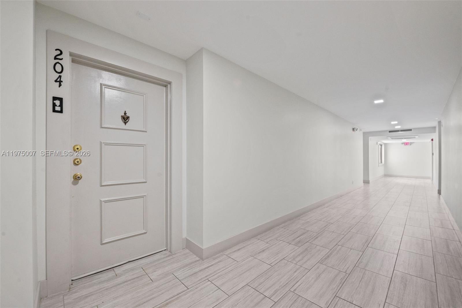 303 Racquet Club Rd # 204