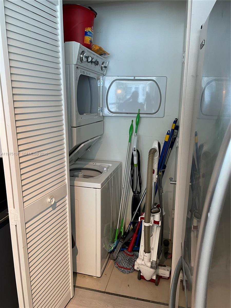 253 NE 2nd St # 2304