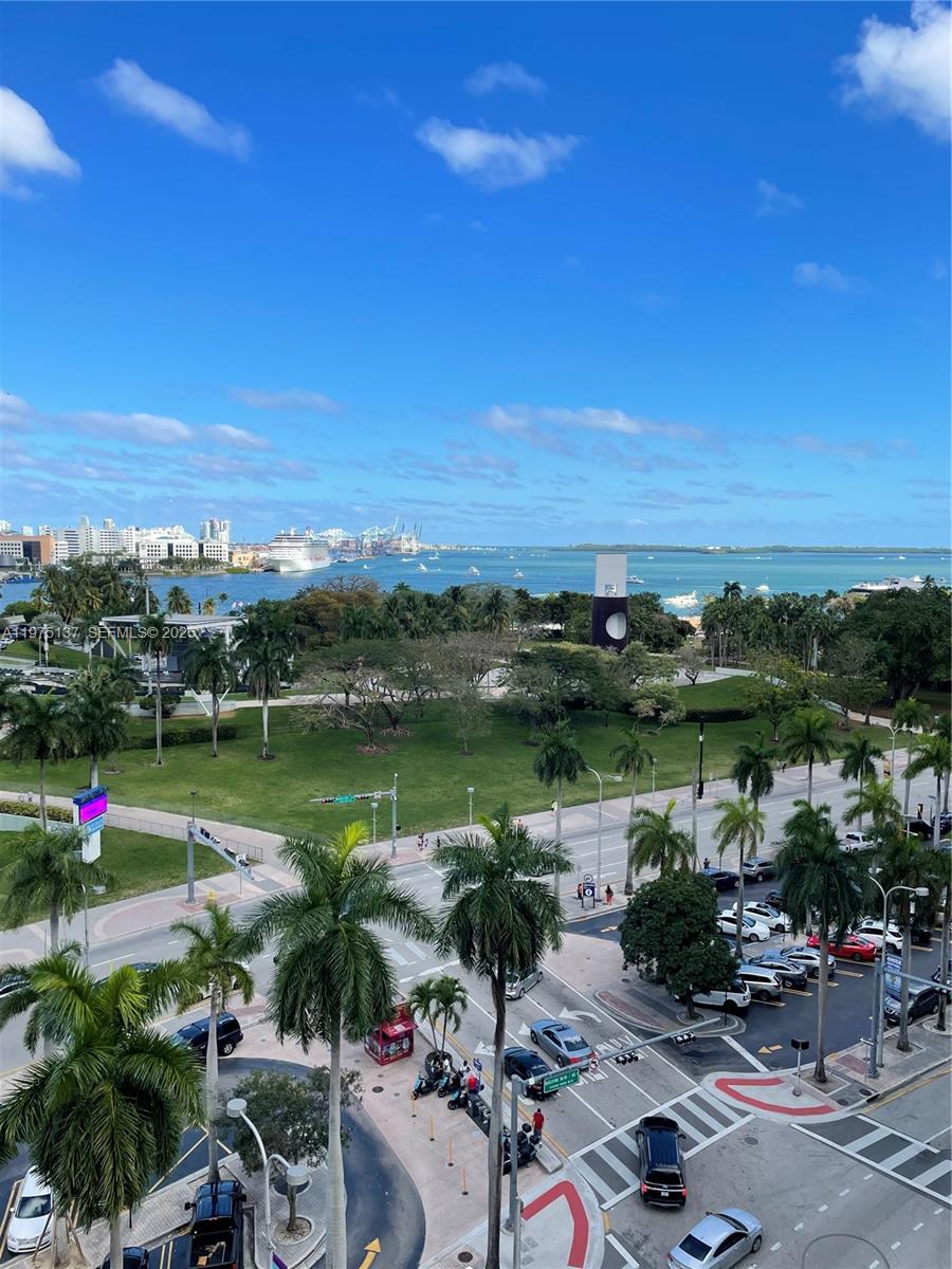 253 NE 2nd St # 2304