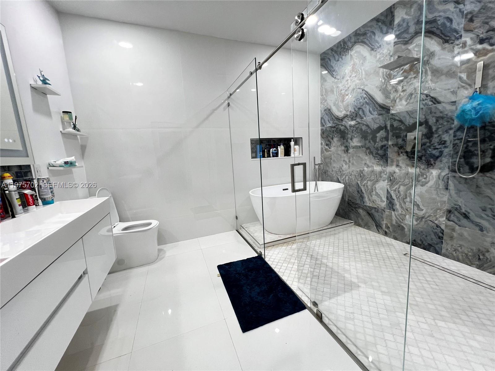 748 NE 34th Ave # 748