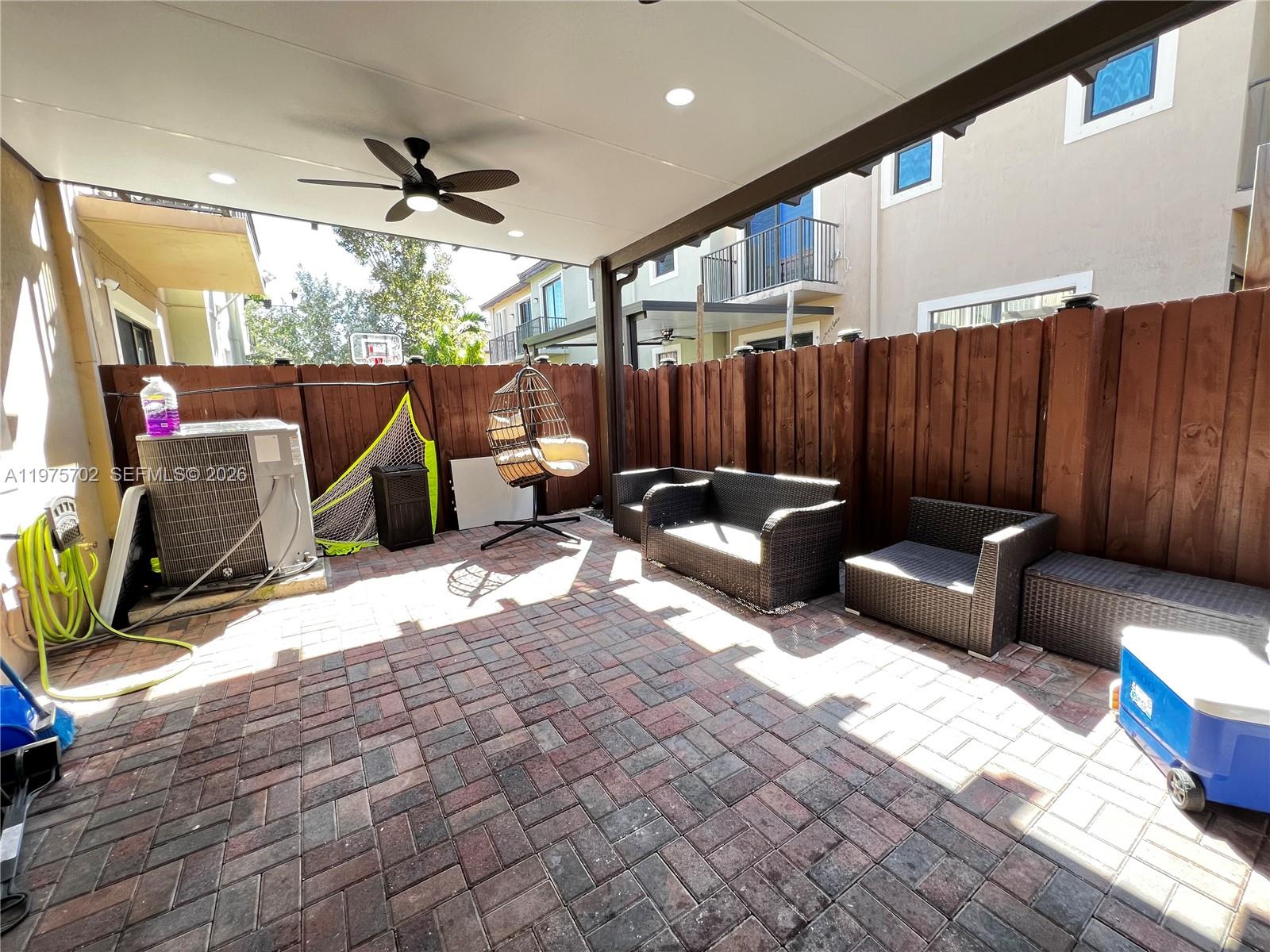 748 NE 34th Ave # 748