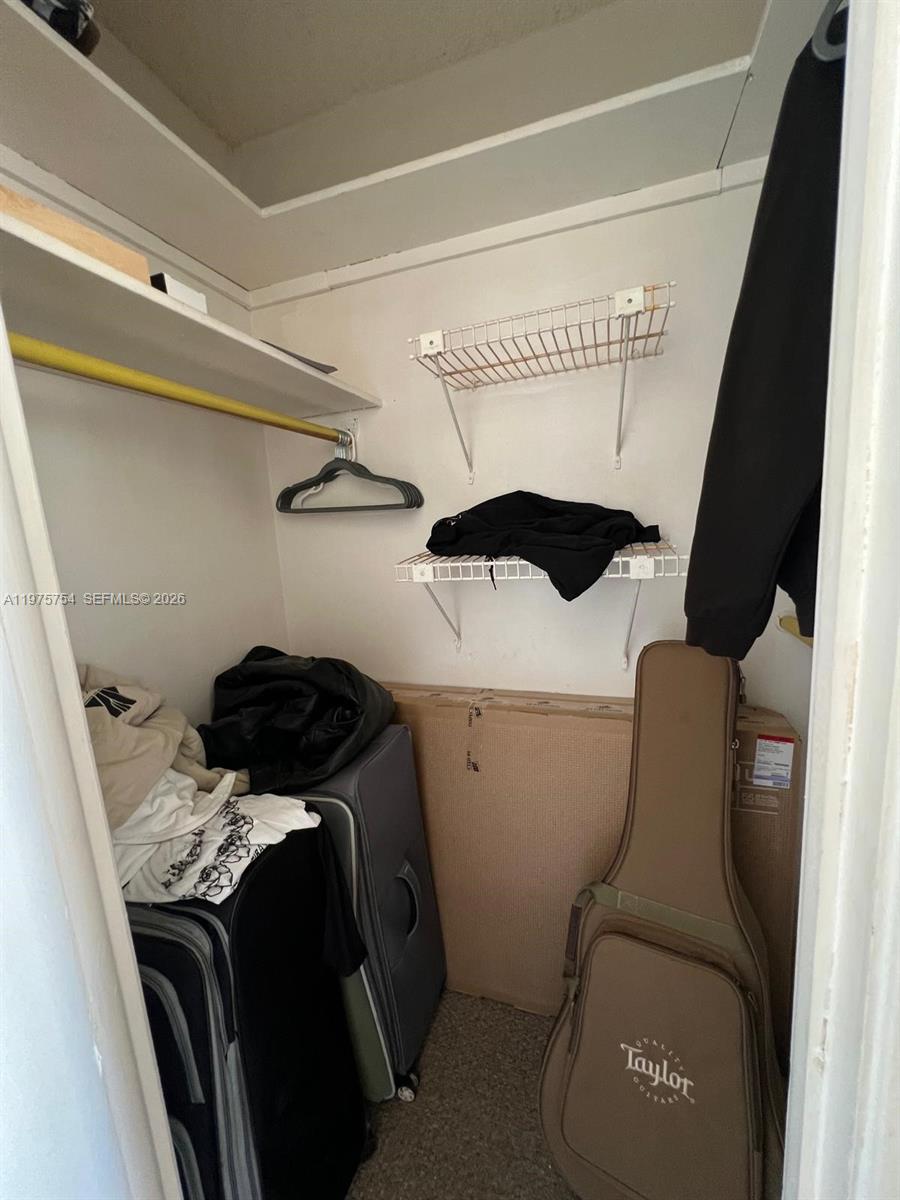 2801 NE 183rd St # 1914W