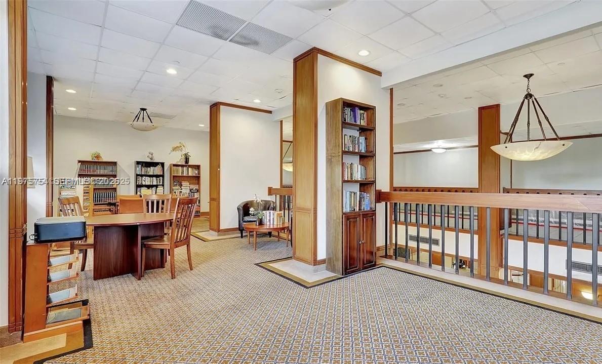 2801 NE 183rd St # 1914W