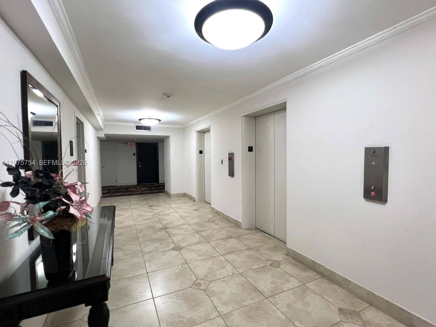 2801 NE 183rd St # 1914W