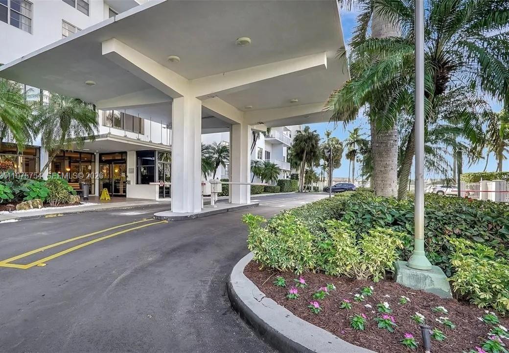 2801 NE 183rd St # 1914W