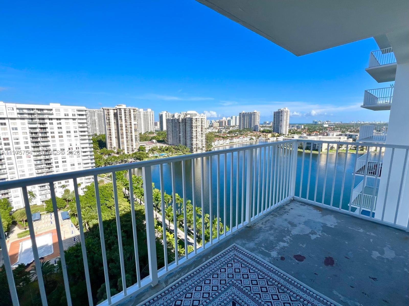 2801 NE 183rd St # 1914W