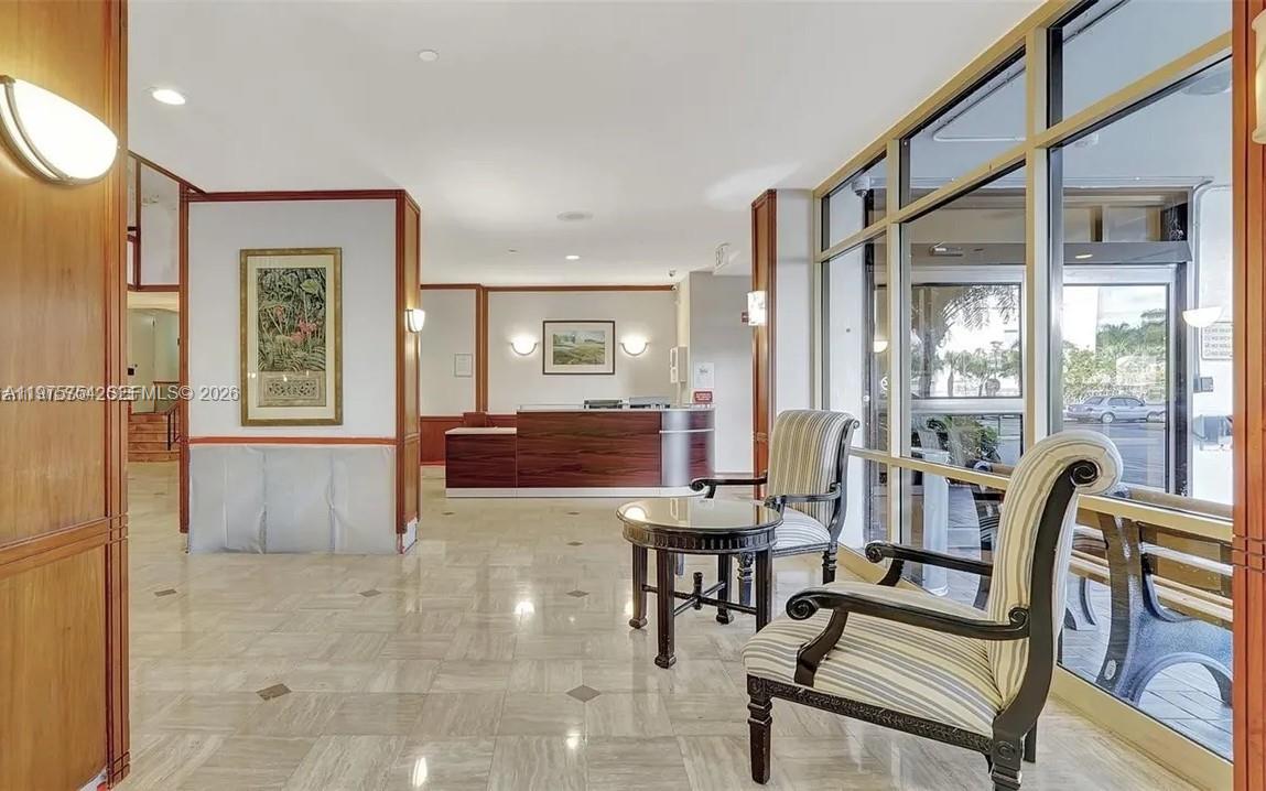 2801 NE 183rd St # 1914W