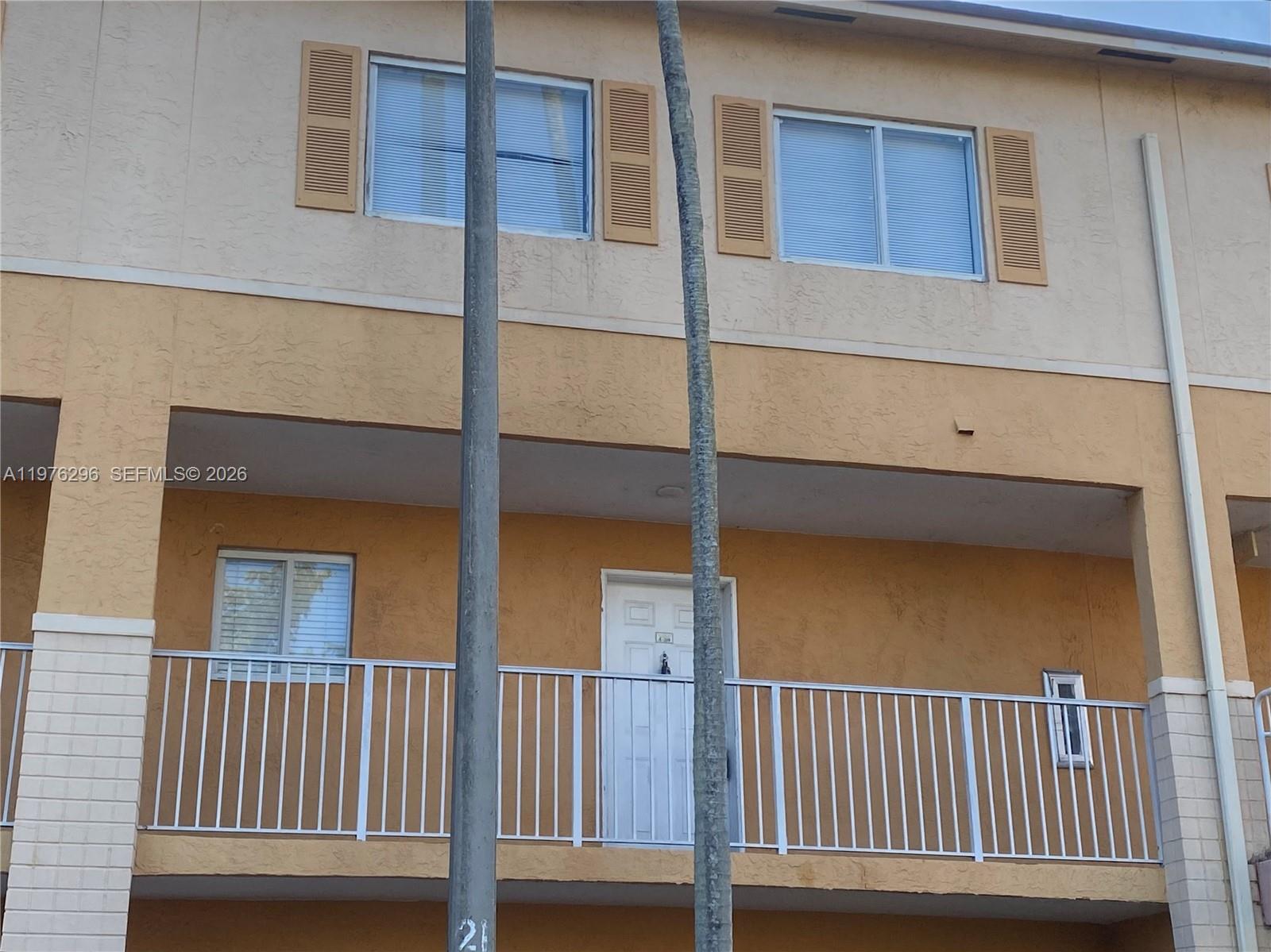 6245 Kendale Lakes Cir # 209