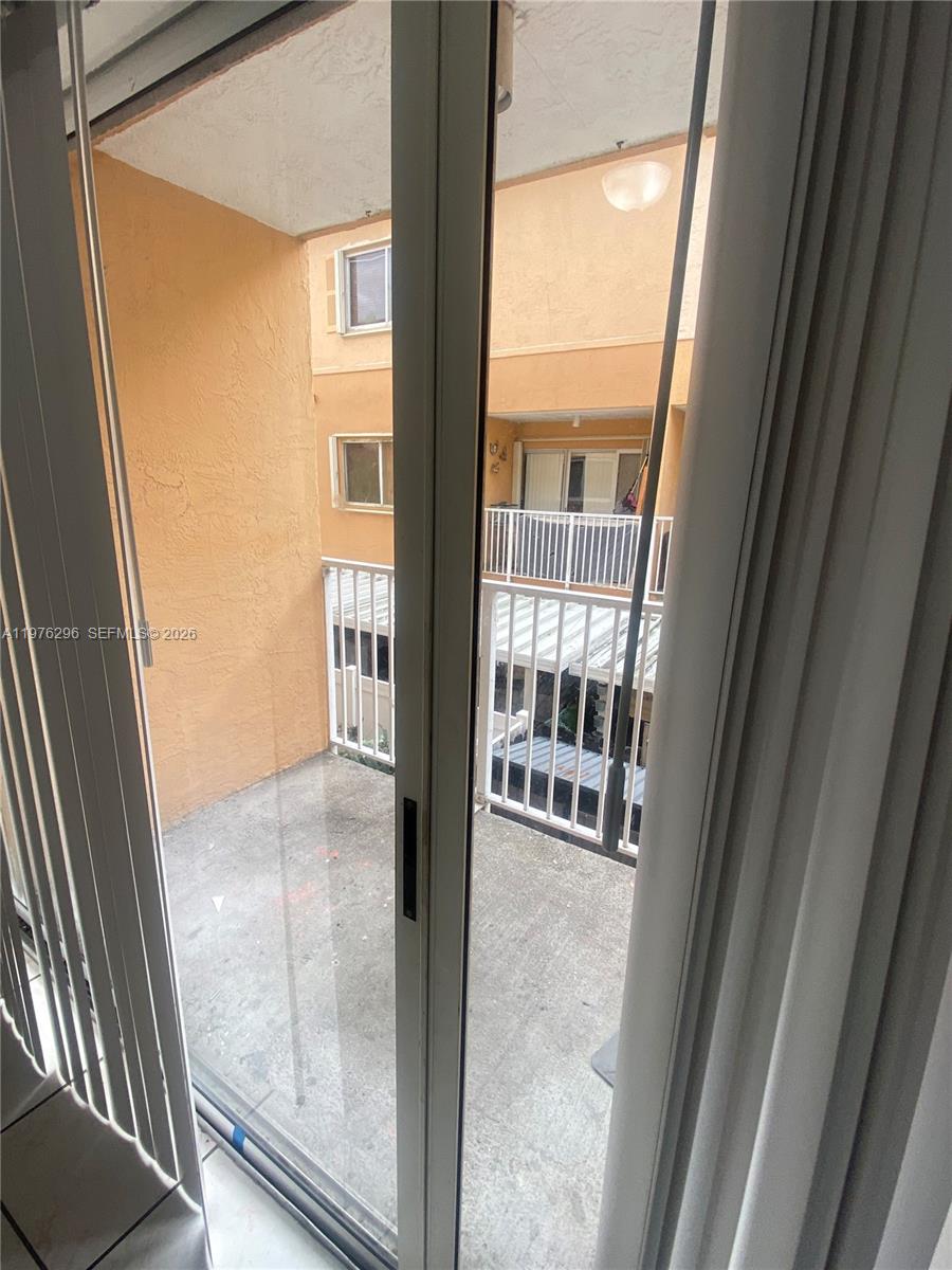 6245 Kendale Lakes Cir # 209