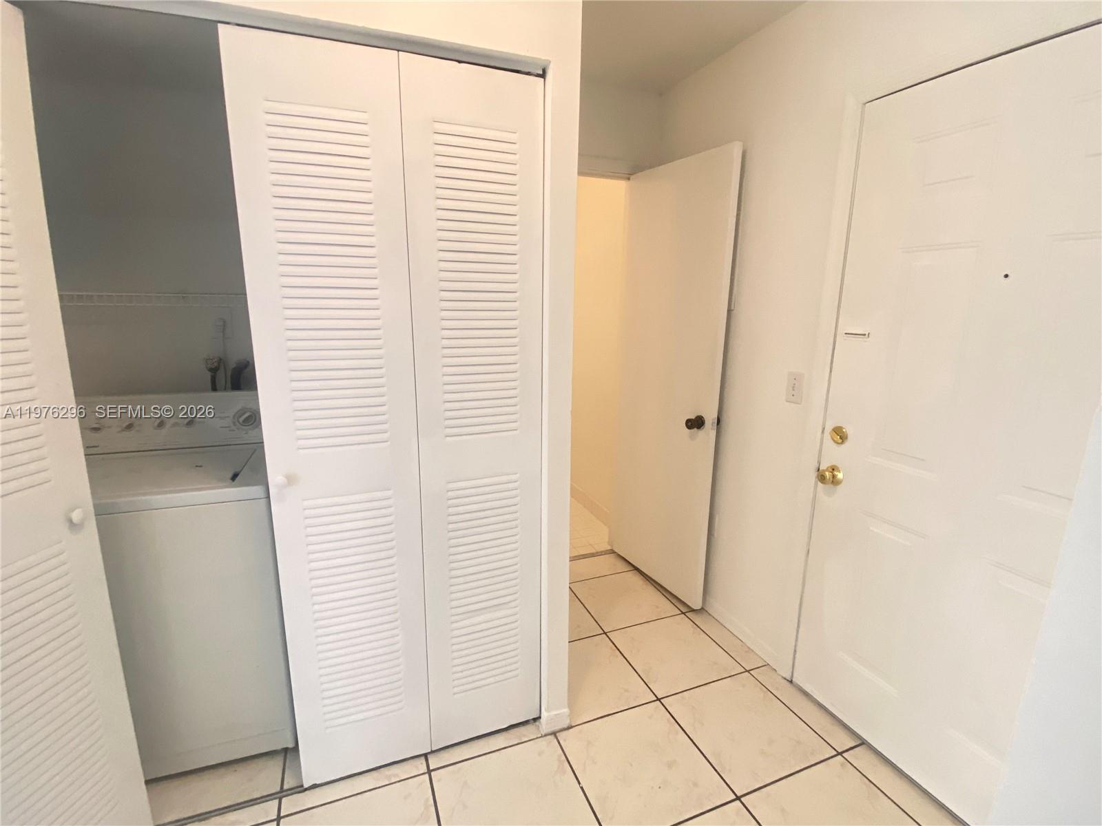 6245 Kendale Lakes Cir # 209