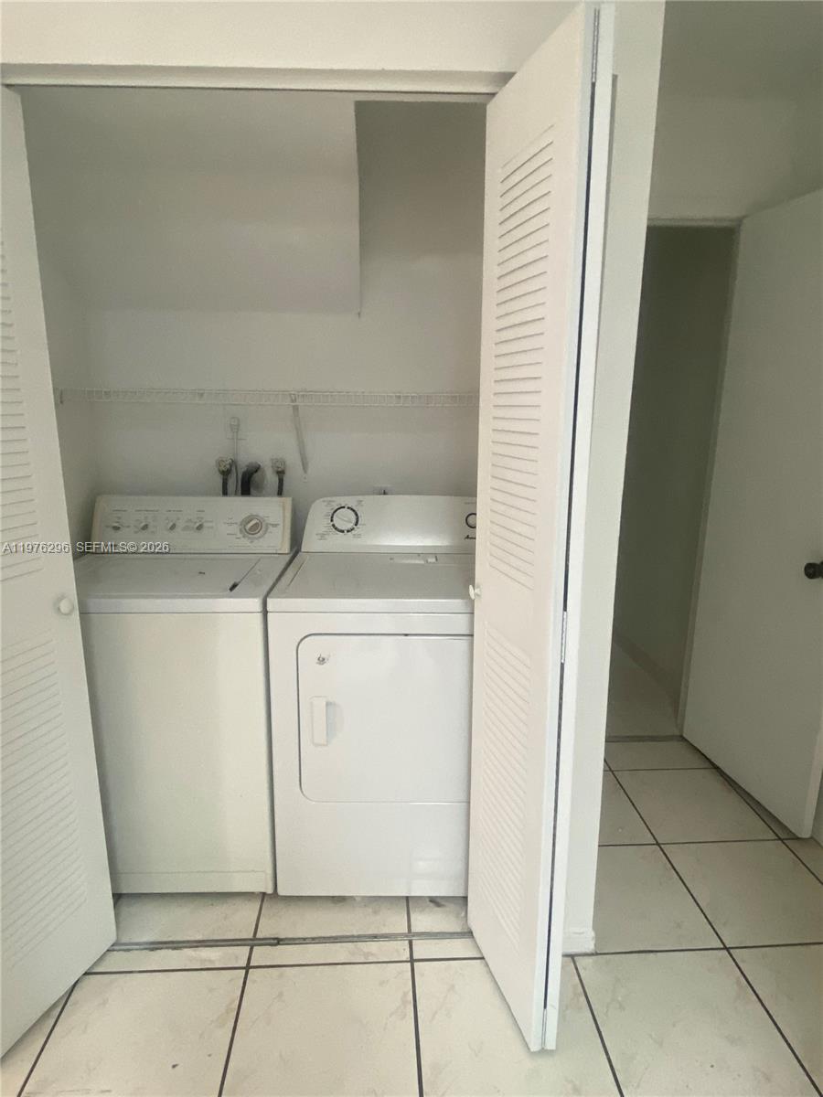 6245 Kendale Lakes Cir # 209