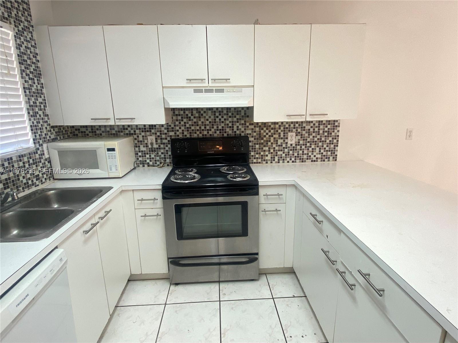 6245 Kendale Lakes Cir # 209