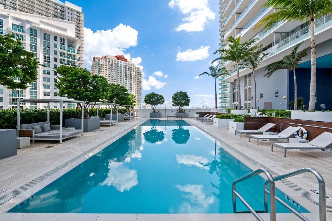 1300 Brickell Bay Dr # 2700