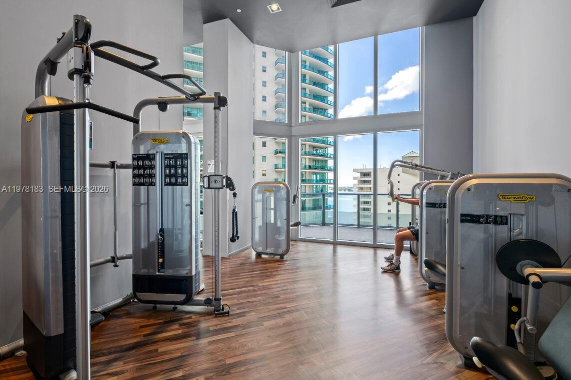 1300 Brickell Bay Dr # 2700