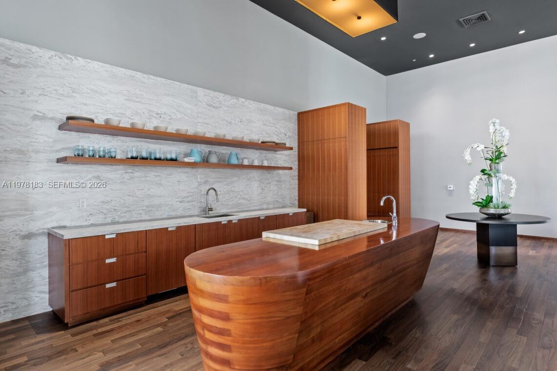1300 Brickell Bay Dr # 2700