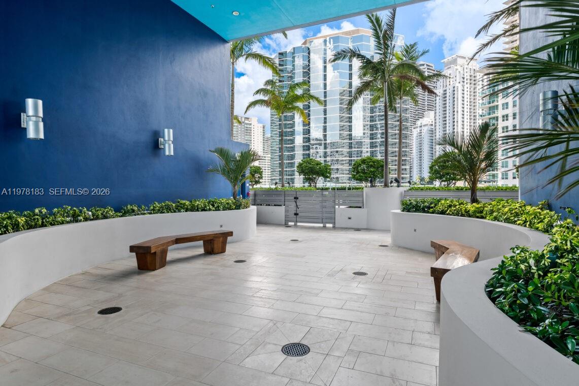 1300 Brickell Bay Dr # 2700