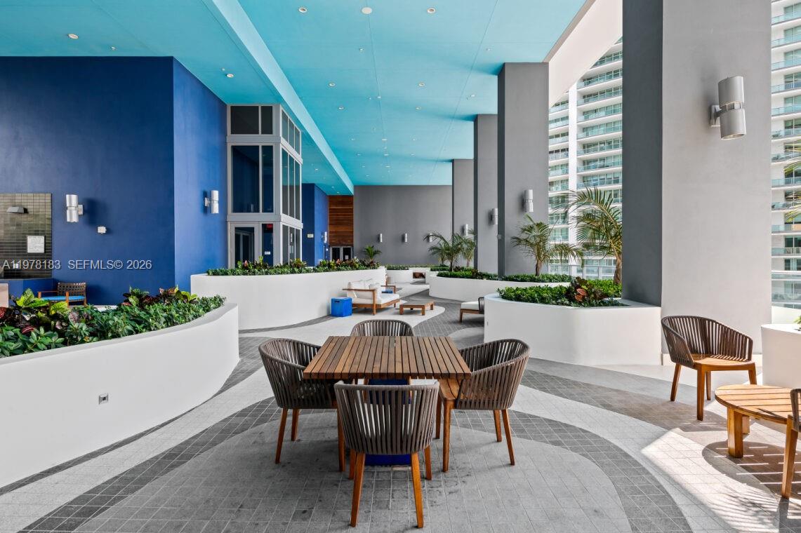 1300 Brickell Bay Dr # 2700