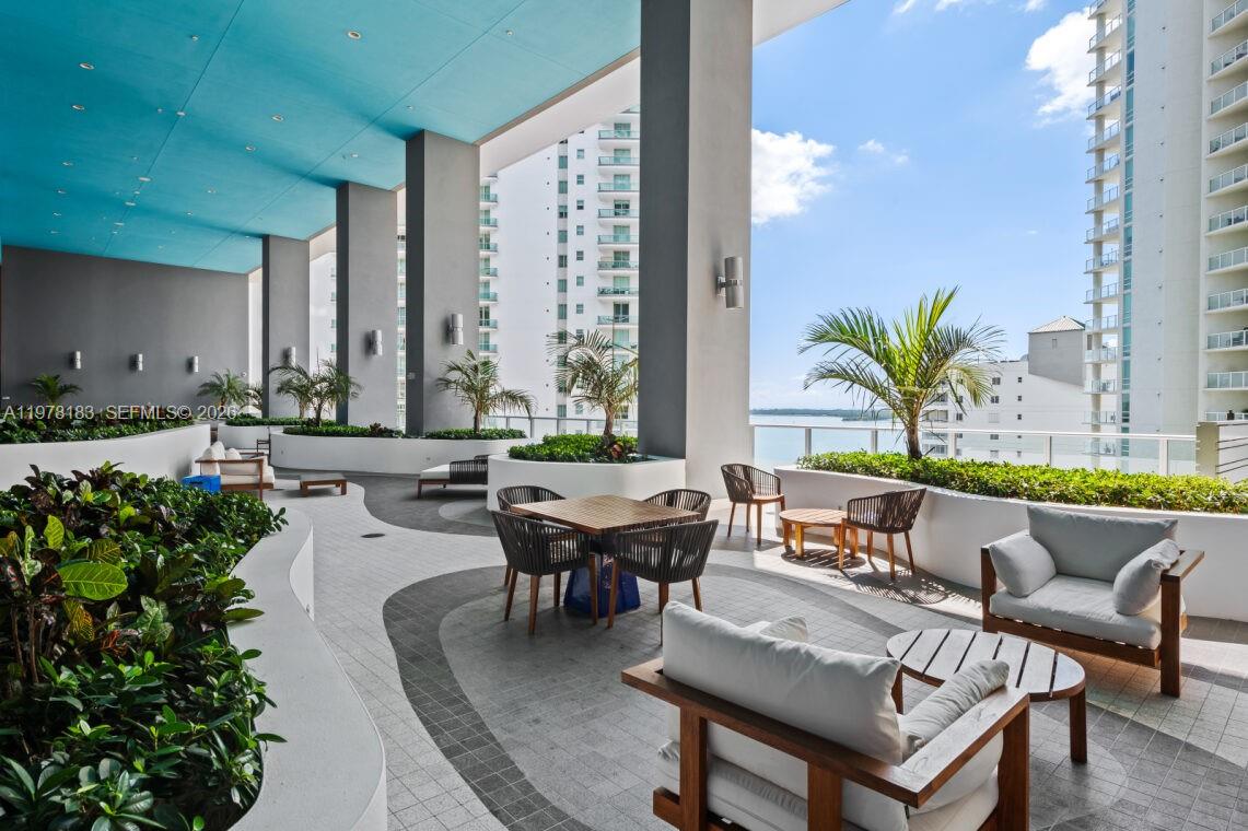 1300 Brickell Bay Dr # 2700