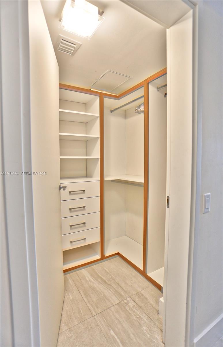 1300 Brickell Bay Dr # 2700