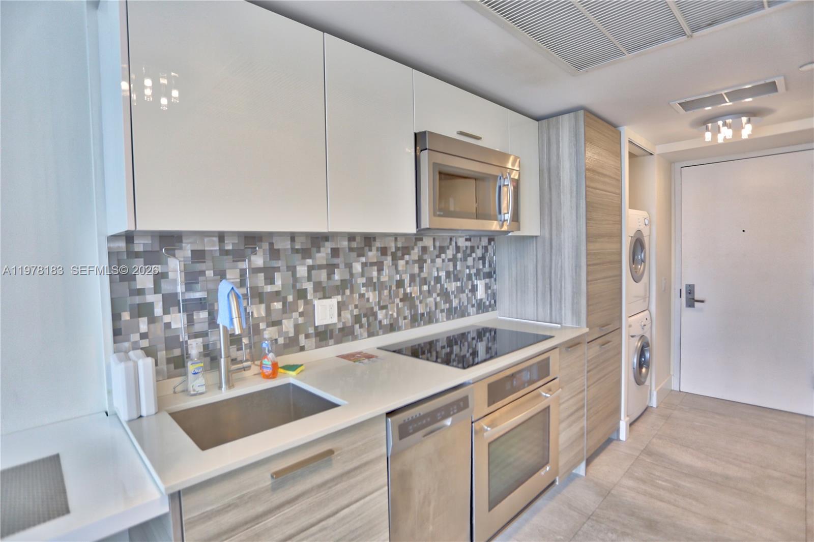 1300 Brickell Bay Dr # 2700