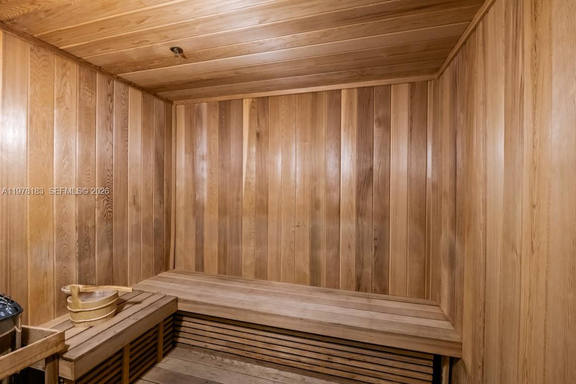 1300 Brickell Bay Dr # 2700
