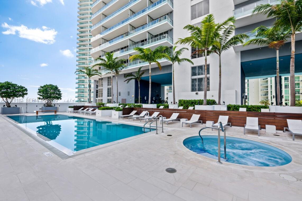1300 Brickell Bay Dr # 2700